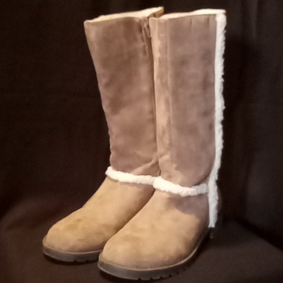 American Eagle Outfitters Other - American Eagle Tan Boots Girls Size 3